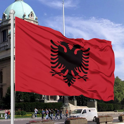 Drapeau 100% de pays fait sur commande de l'Albanie de polyester de drapeaux de la couleur 3X5 pi de CMYK